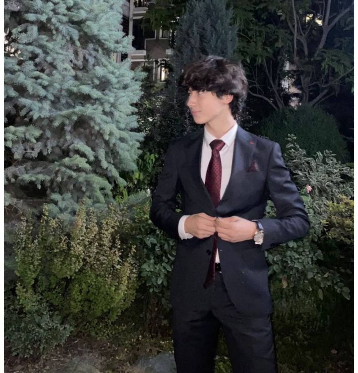 บาส อายุ 25 ปี (พนักงานออฟฟิศ)